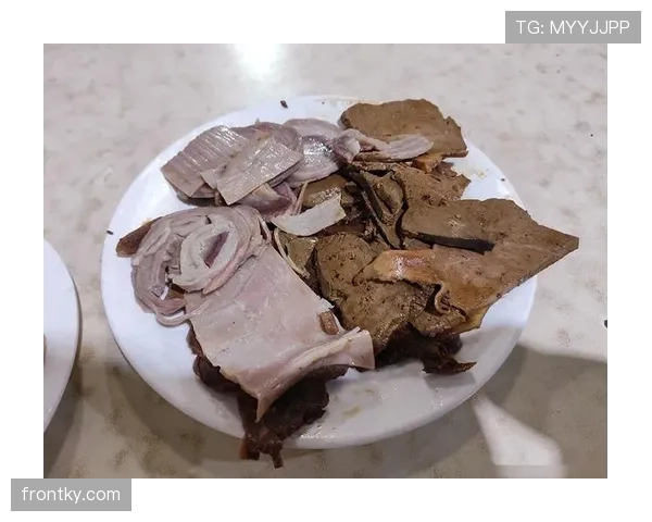 莱万每天吃秤上称的牛排,自律到连冰箱都分训练日和休息日 莱万每天吃秤上称的牛排,自律到连冰箱都分训练日和休息日